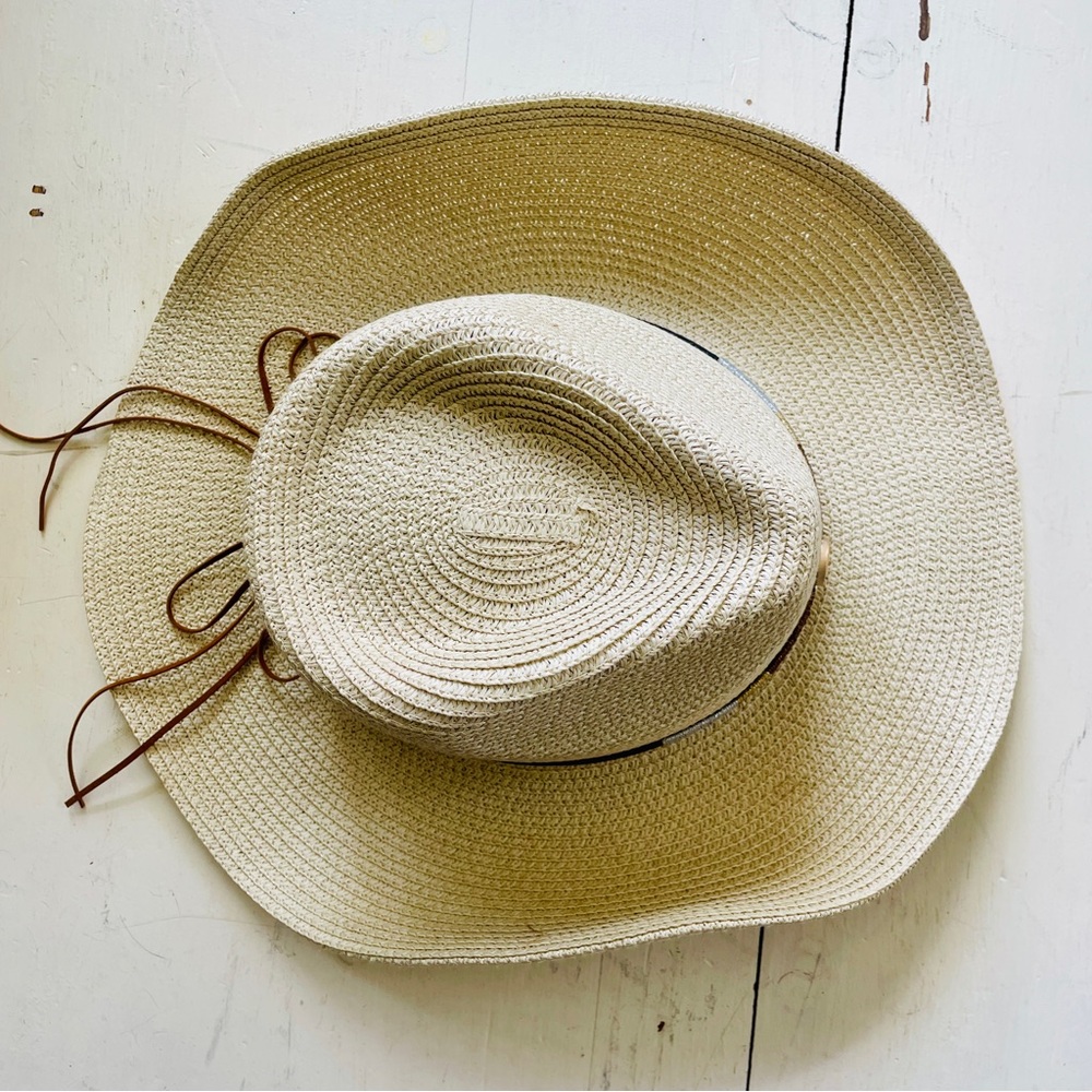 Classic Cream Tan Cowboy Hat Brown Band Metallic Accents Cowrie Shell - Picture 9 of 11